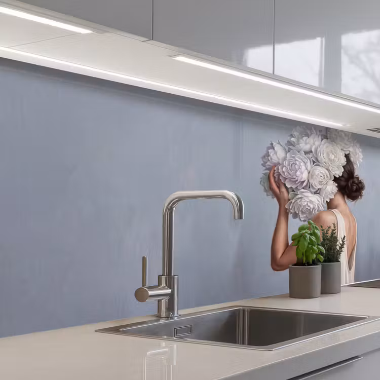 Bloemen - Vrouw - Wit keuken achterwand 2 middel -3d_schuin