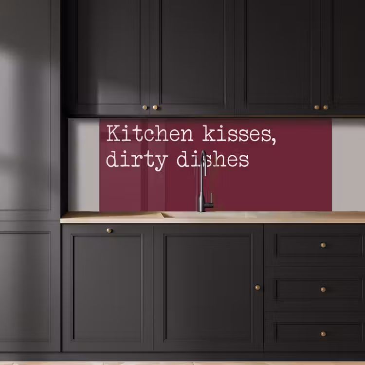 Kitchen kisses, dirty dishes keuken achterwand 2 middel -sfeer1