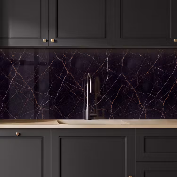 Natuursteen - Marmerpatroon - Abstract - Modern - Zwart - Goud keuken achterwand 2 middel -sfeer1