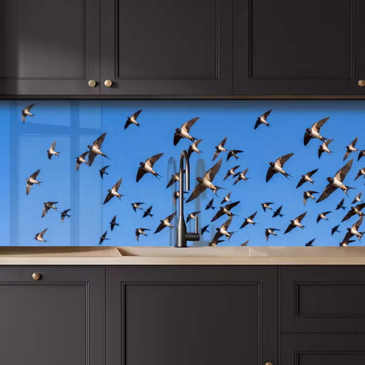 Zwaluwen - Vliegen - Blauw keuken achterwand 2 middel -sfeer1