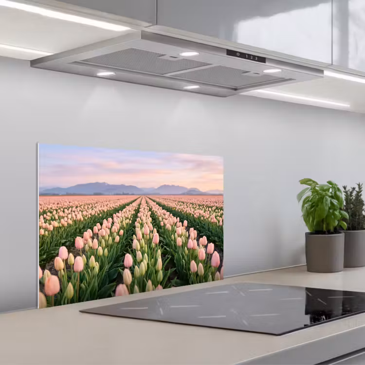 Tulpen - Landschap - Roze keuken achterwand 2 middel -3d