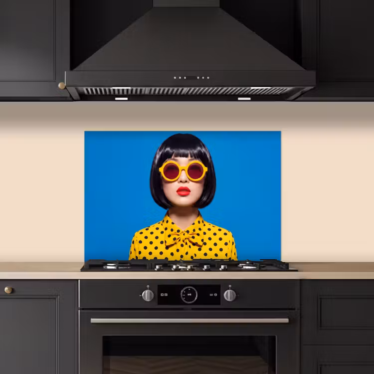 Vrouw - Zonnebril - Pop Art - Portret - Geel keuken achterwand spatscherm klein -sfeer1