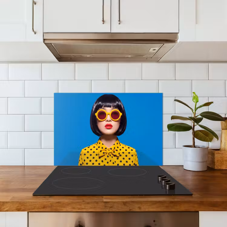 Vrouw - Zonnebril - Pop Art - Portret - Geel keuken achterwand spatscherm klein -sfeer2