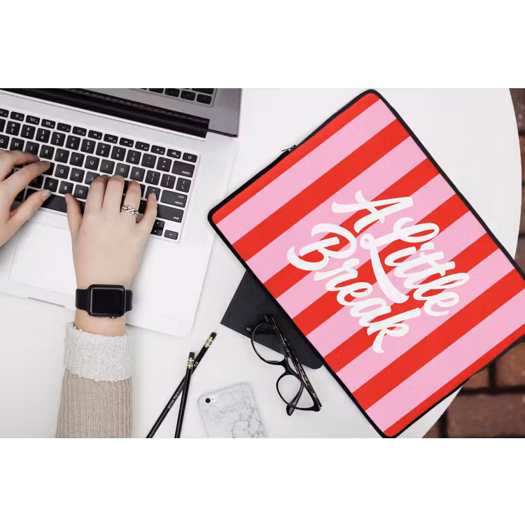 A Little Break - Strepen - Rood - Roze laptophoes neopreen klein -bureau