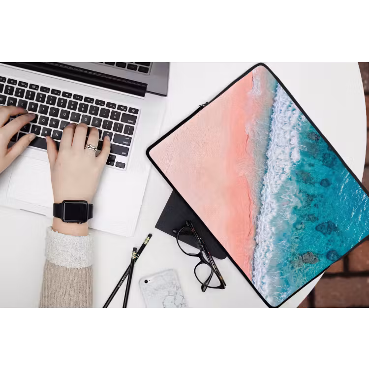 Strand - Oceaan - Golven - Roze Zand - Natuur laptophoes neopreen klein -bureau