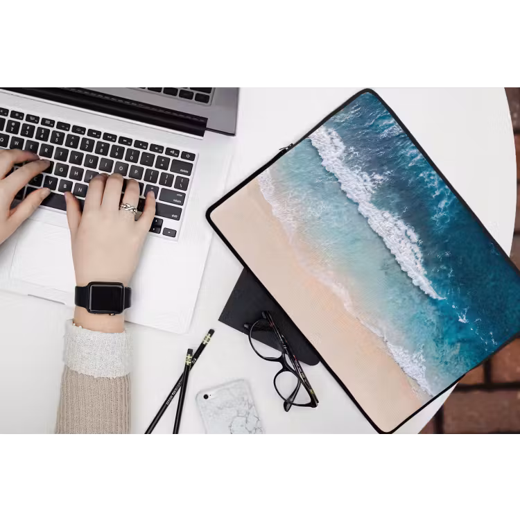 Strand - Zee - Golven - Natuur - Blauw laptophoes neopreen klein -bureau