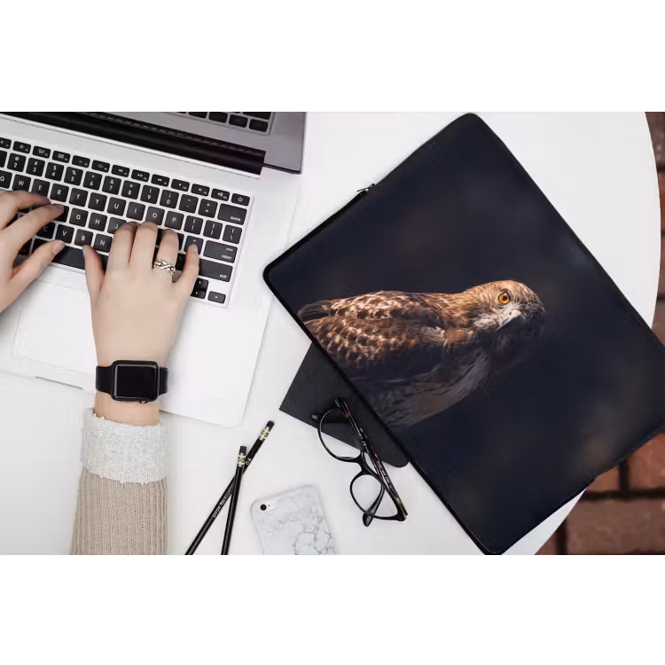 Roofvogel - Buizerd - Bruin laptophoes neopreen klein -bureau