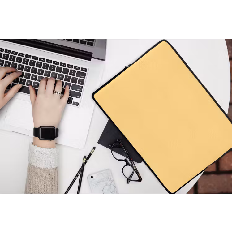 Butter - Geel - Yellow laptophoes neopreen klein 279 -bureau