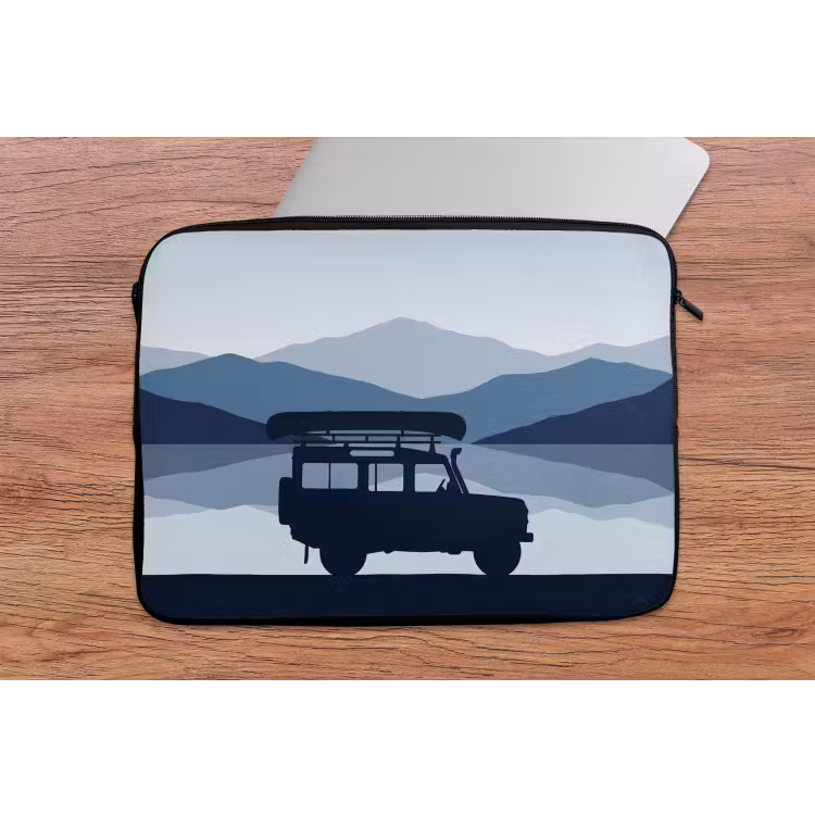 Auto - Meer - Bergen - Blauw laptophoes neopreen klein -tafel