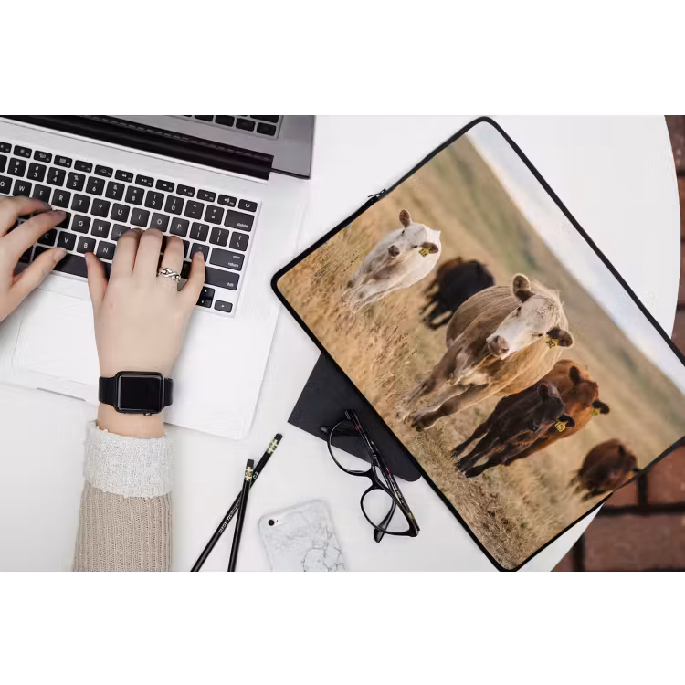 Runderen - Kudde - Landschap - Weide - Rustig laptophoes neopreen klein -bureau