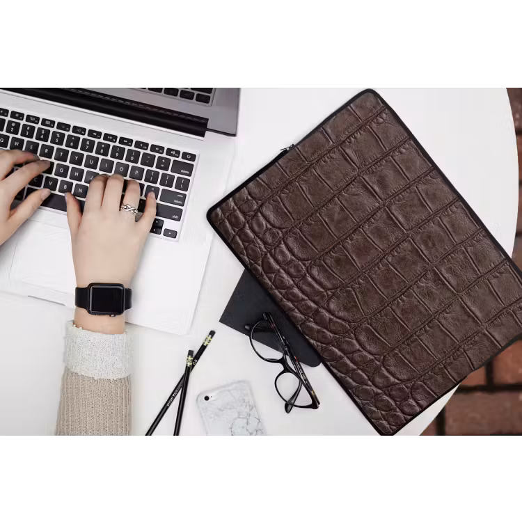 Krokodil - Leer - Bruin laptophoes neopreen klein -bureau