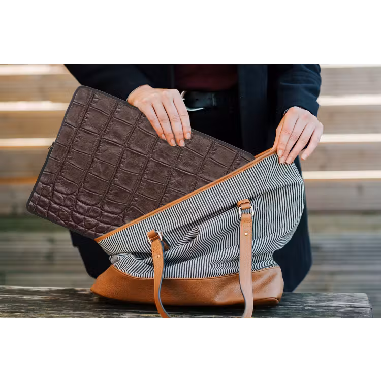Krokodil - Leer - Bruin laptophoes neopreen klein -tas
