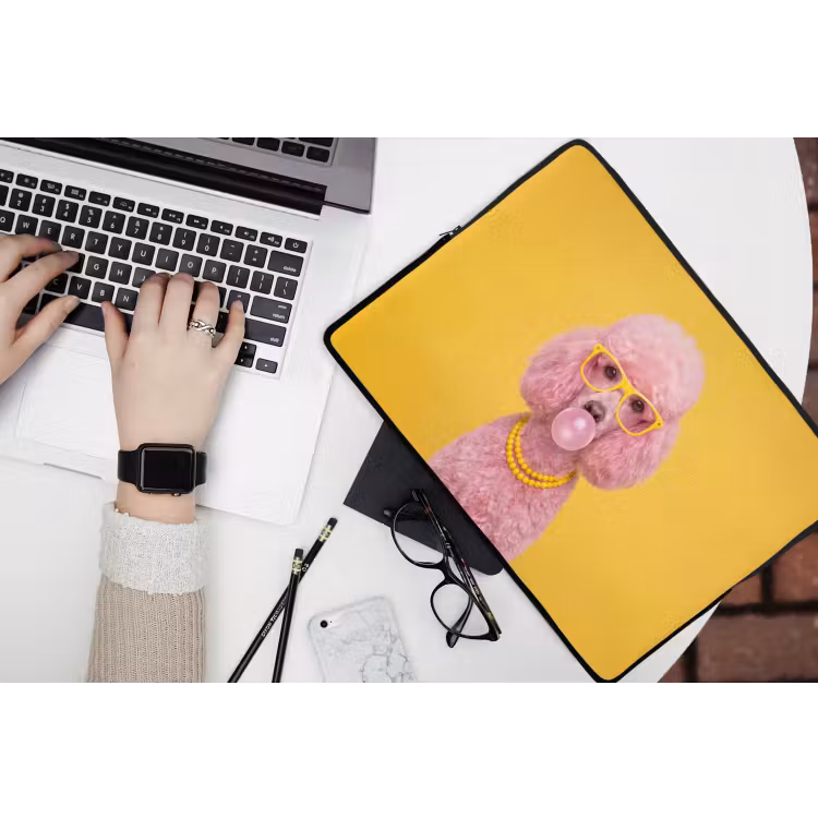 Hond - Kauwgum - Dieren - Modern - Roze laptophoes neopreen klein -bureau