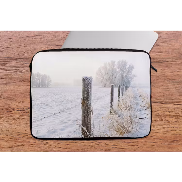 Hek - Sneeuw - Mist - Platteland - Nostalgisch laptophoes neopreen klein -tafel