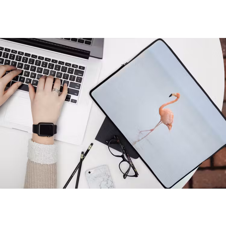 Flamingo - Zee - Roze laptophoes neopreen klein -bureau