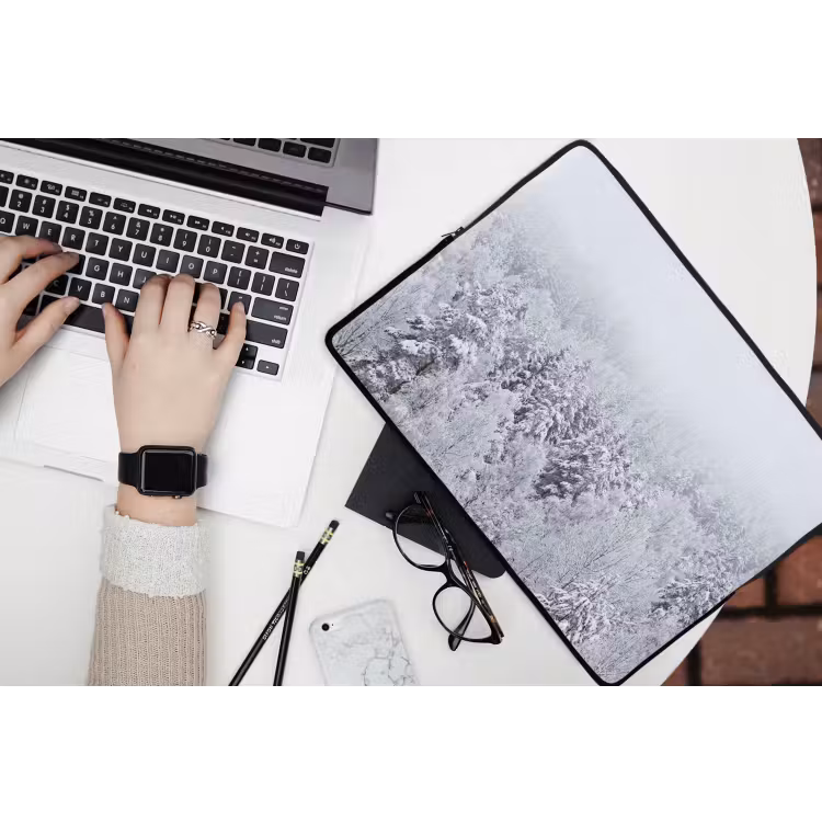 Bos - Sneeuw - Winter - Natuur - Wit laptophoes neopreen klein -bureau