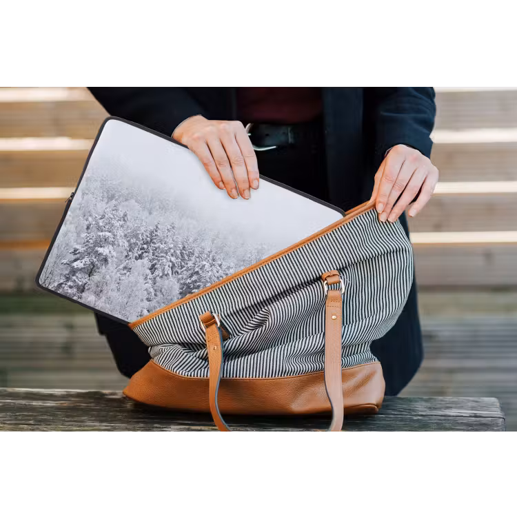Bos - Sneeuw - Winter - Natuur - Wit laptophoes neopreen klein -tas