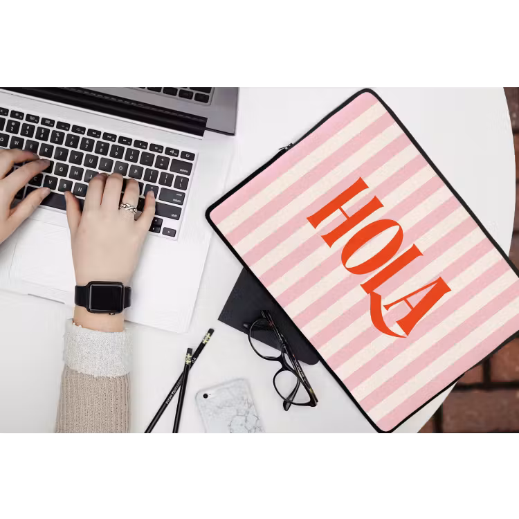 Hola - Quote - Strepen - Pastel - Roze - Rood - Wit laptophoes neopreen klein -bureau