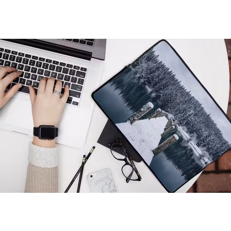 Steiger - Meer - Sneeuw - Bergen - Rustgevend laptophoes neopreen klein -bureau