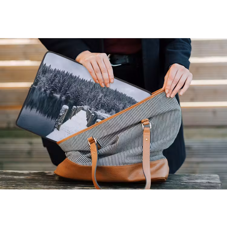 Steiger - Meer - Sneeuw - Bergen - Rustgevend laptophoes neopreen klein -tas