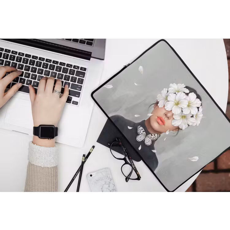 Lelies - Portret - Wit laptophoes neopreen klein -bureau