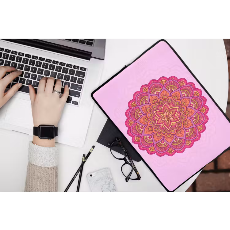 Mandala - Cirkel - Spiritueel - Oosters - Roze laptophoes neopreen klein -bureau