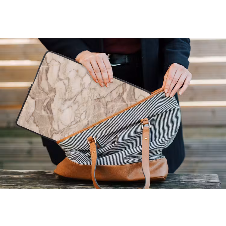 Marmer - Aderen - Textuur - Beige - Modern laptophoes neopreen klein -tas