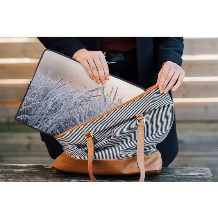 Rijp - Gras - Kristallen - Winter - Minimalistisch laptophoes neopreen klein -tas