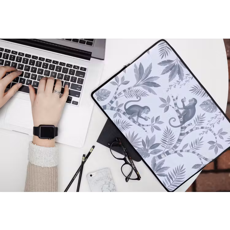 Aap - Boom - Bladeren - Jungle - Illustratie laptophoes neopreen klein -bureau