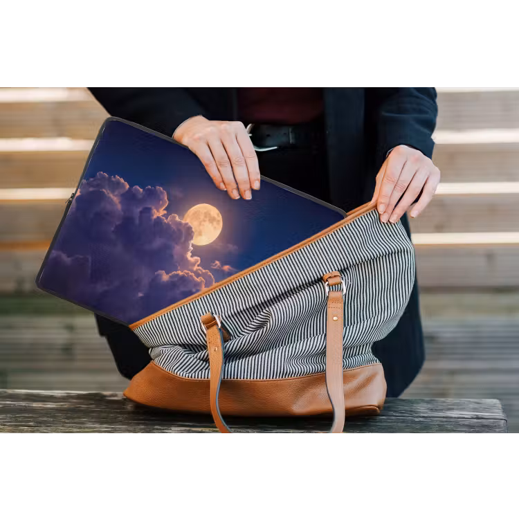 Maan - Wolken - Nacht - Oranje laptophoes neopreen klein -tas