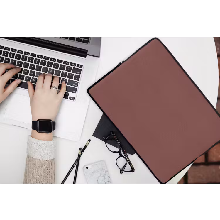 Muted - Raisin - Rood laptophoes neopreen klein 279 -bureau