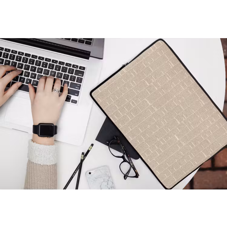 Krant - Nieuws - Historisch - Vintage - Beige laptophoes neopreen klein -bureau