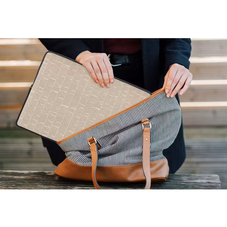 Krant - Nieuws - Historisch - Vintage - Beige laptophoes neopreen klein -tas