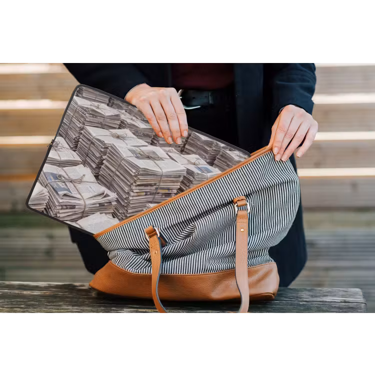 Kranten - Stapels - Touw - Informatie - Vintage laptophoes neopreen klein -tas