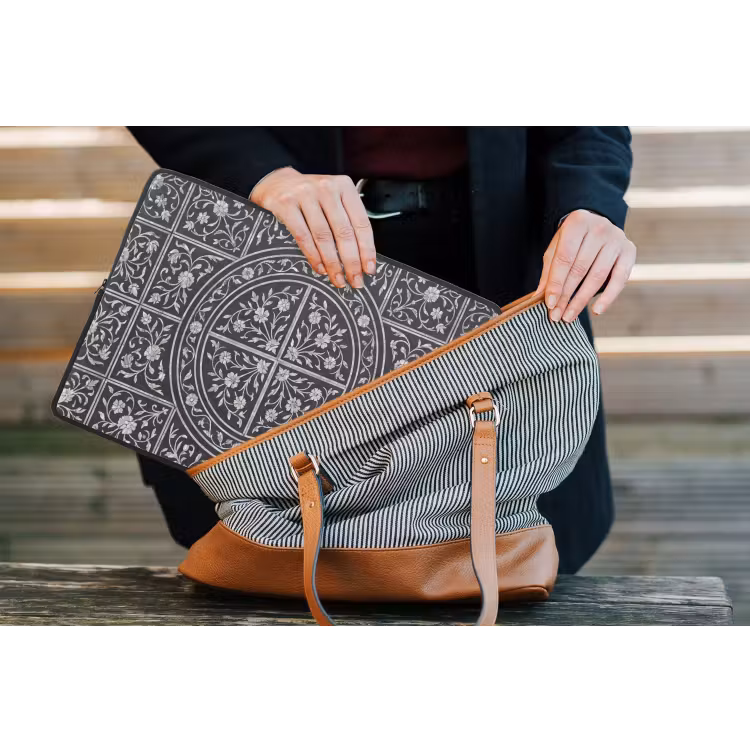 Patroon - Bloemmotief - Decoratie - Klassiek - Zwart laptophoes neopreen klein -tas