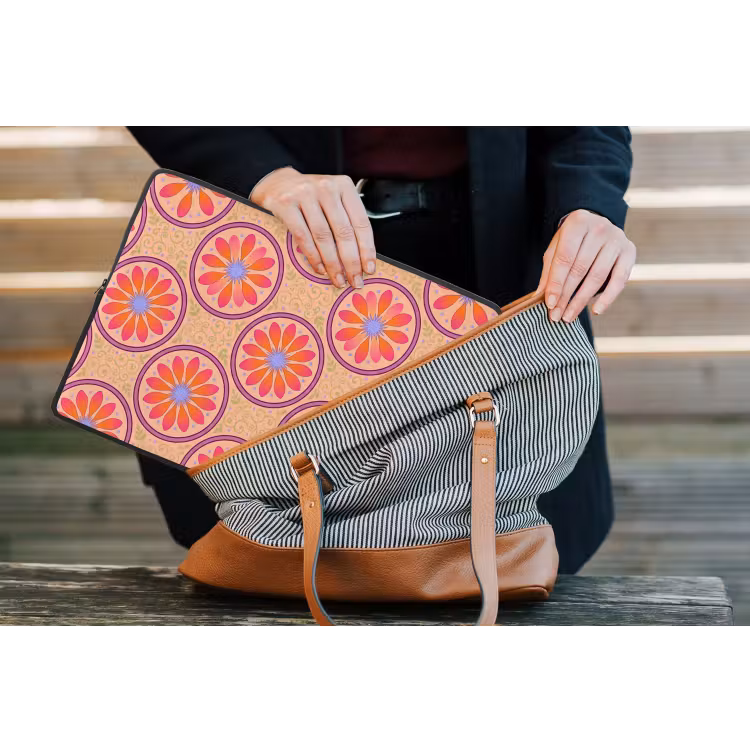 Patroon - Bloemen - Decoratief - Kleurrijk - Modern laptophoes neopreen klein -tas
