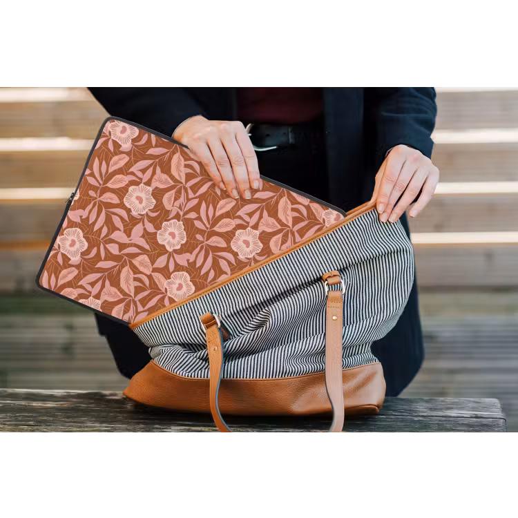 Patroon - Bladeren - Terracotta laptophoes neopreen klein 279 -tas