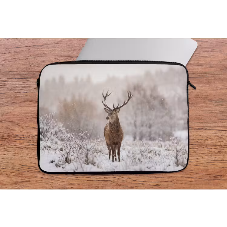 Edelhert - Bos - Sneeuw - Winter - Majestueus laptophoes neopreen klein -tafel