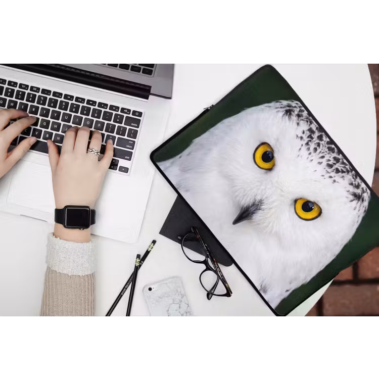 Sneeuwuil - Portret - Geel laptophoes neopreen klein -bureau