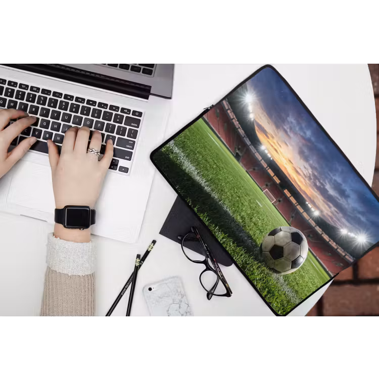 Voetbal - Stadion - Sport - Groen laptophoes neopreen klein -bureau