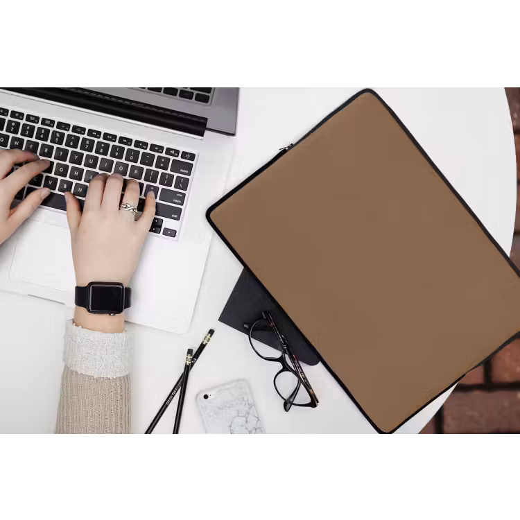 Soft - Walnut - Bruin laptophoes neopreen klein 279 -bureau