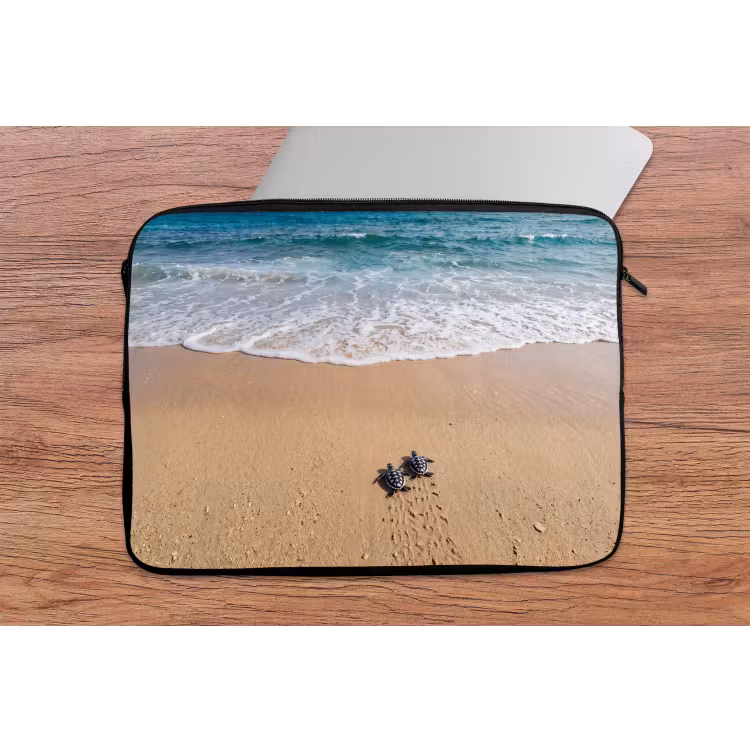Schildpad - Jong - Strand - Oceaan - Blauw laptophoes neopreen klein -tafel