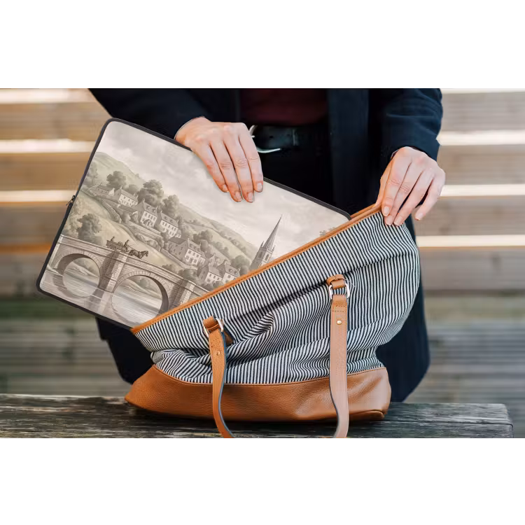 Dorp - Brug - Uitzicht - Groen laptophoes neopreen klein -tas