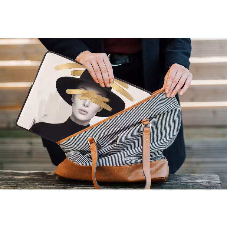 Vrouw - Portret - Modern - Goud - Kunst laptophoes neopreen klein -tas