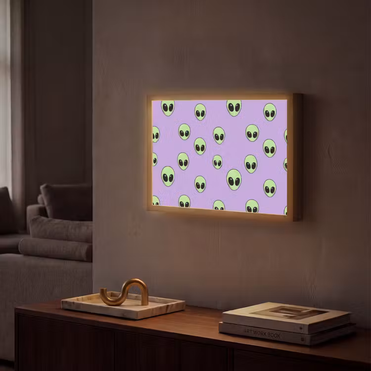 Alien - Retro - Lila Light Box met batterij (Wandlamp) middel 907 -sfeer1