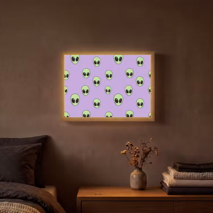 Alien - Retro - Lila Light Box met batterij (Wandlamp) middel 907 -sfeer4