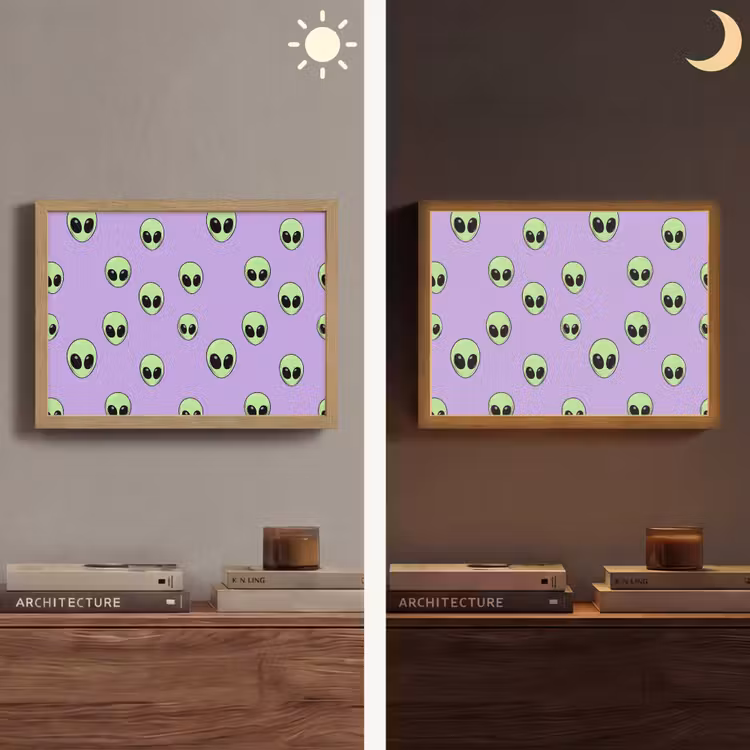 Alien - Retro - Lila Light Box met batterij (Wandlamp) middel 907 -sfeer3