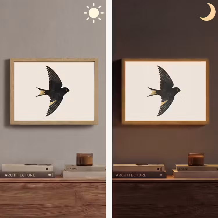 Zwarte zwaluw - Gouden accenten - Lichte achtergrond Light Box met batterij (Wandlamp) middel -sfeer3
