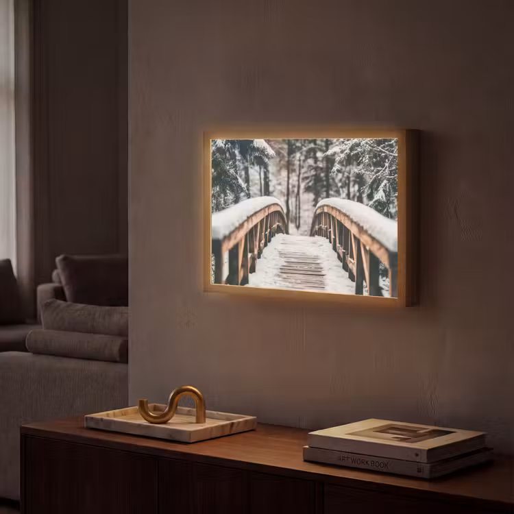 Brug - Winterlandschap - Bos - Natuur - Sneeuw Light Box met batterij (Wandlamp) middel -sfeer1