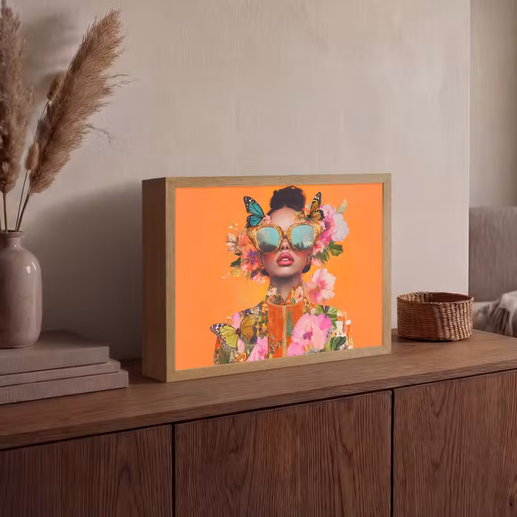 Vlinders - Vrouw - Zonnebril - Kleurrijk Light Box met batterij (Wandlamp) middel -sfeer2